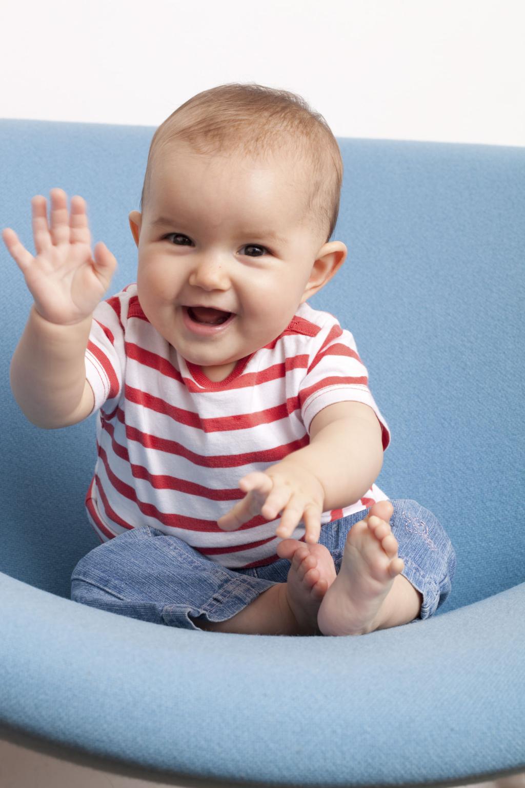When Do Babies Start Waving Hello and Goodbye? 👋👶