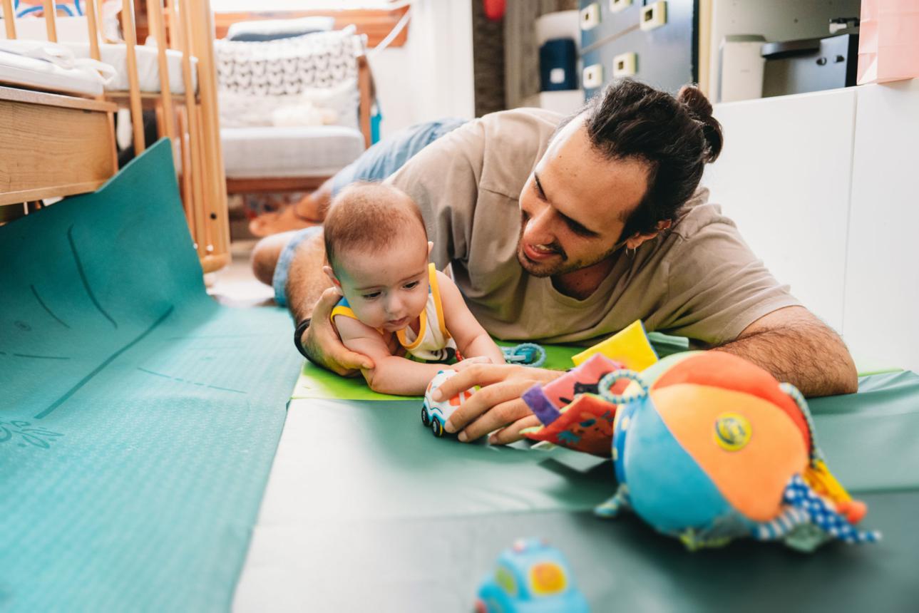 How to Make Tummy Time More Enjoyable for Your Baby 👶🌿