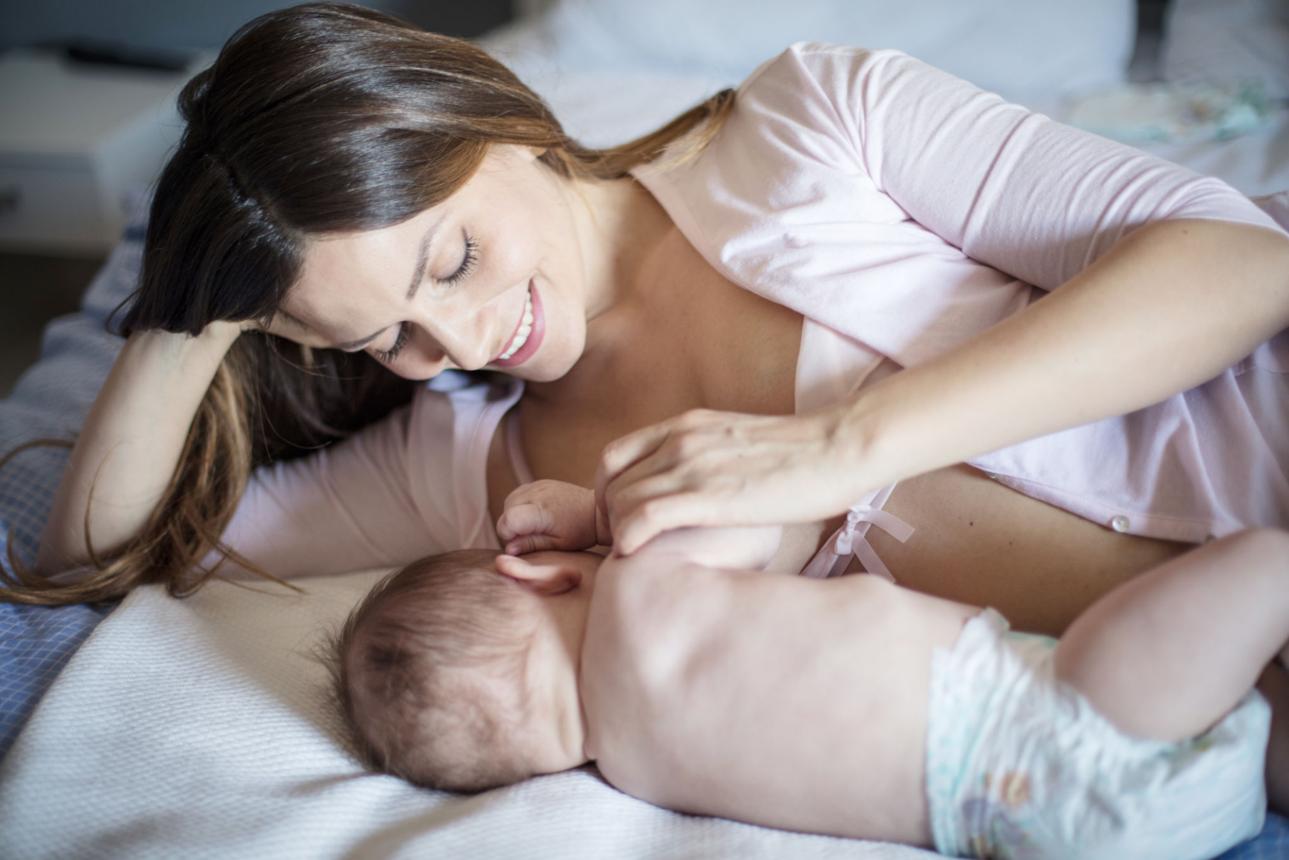 How to Make Night Feedings Less Stressful