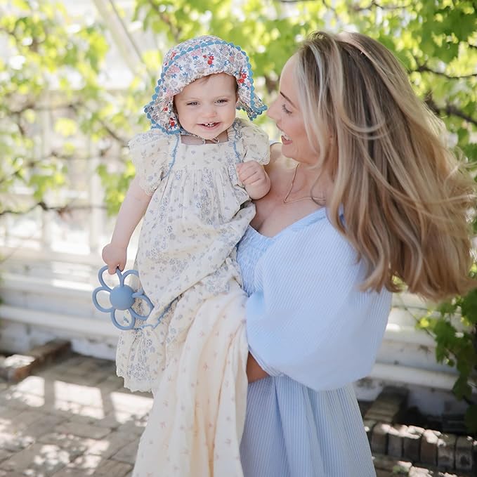 mushie Muslin Baby Swaddle Blanket | 100% Organic Cotton (Bows)